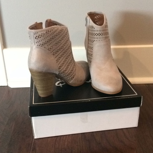 Qupid booties - Picture 1 of 8